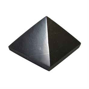 Пирамида из шунгита полированная , 50*50мм